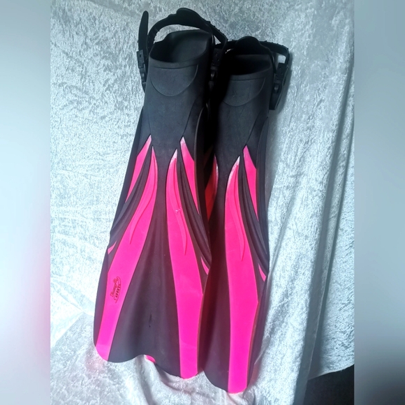 XL Open Heel hot pink diving flippers fins new - Picture 6 of 6